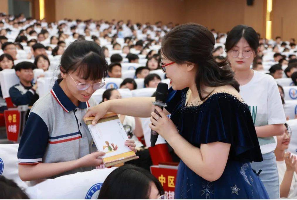 平邑一中校长女儿图片