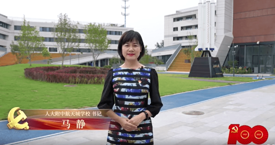 周建华校长不仅是中学数学教育的权威专家,他是数学特级,国家级骨干