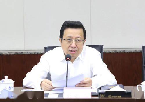 慕新海代表省国资委对熊乐宁一行来访表示欢迎.