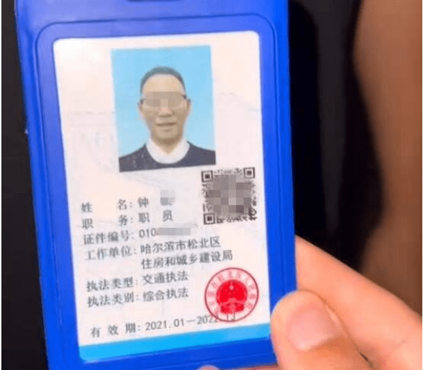 ������˾������������ִ�������˿ͱ���ǣ�һ���ֱ��ͼ�ֵ10 ...