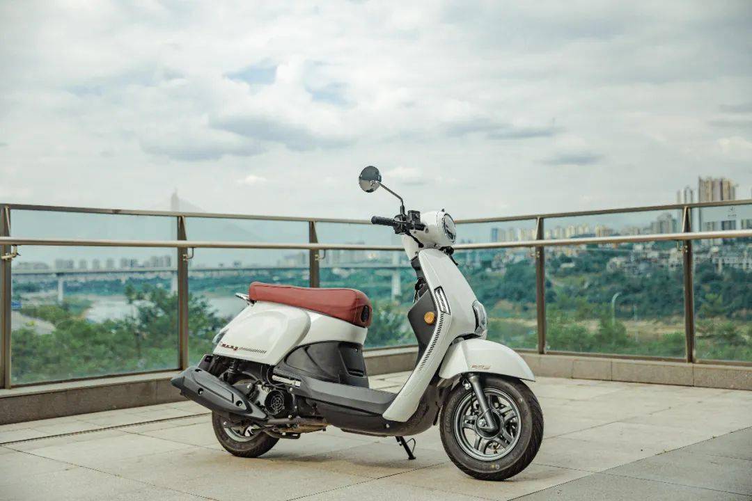 都市丽人更放心的选择光阳newmany125解析