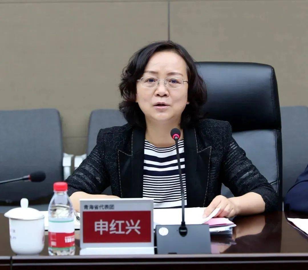 会议由南京大学党委常务副书记杨忠主持.