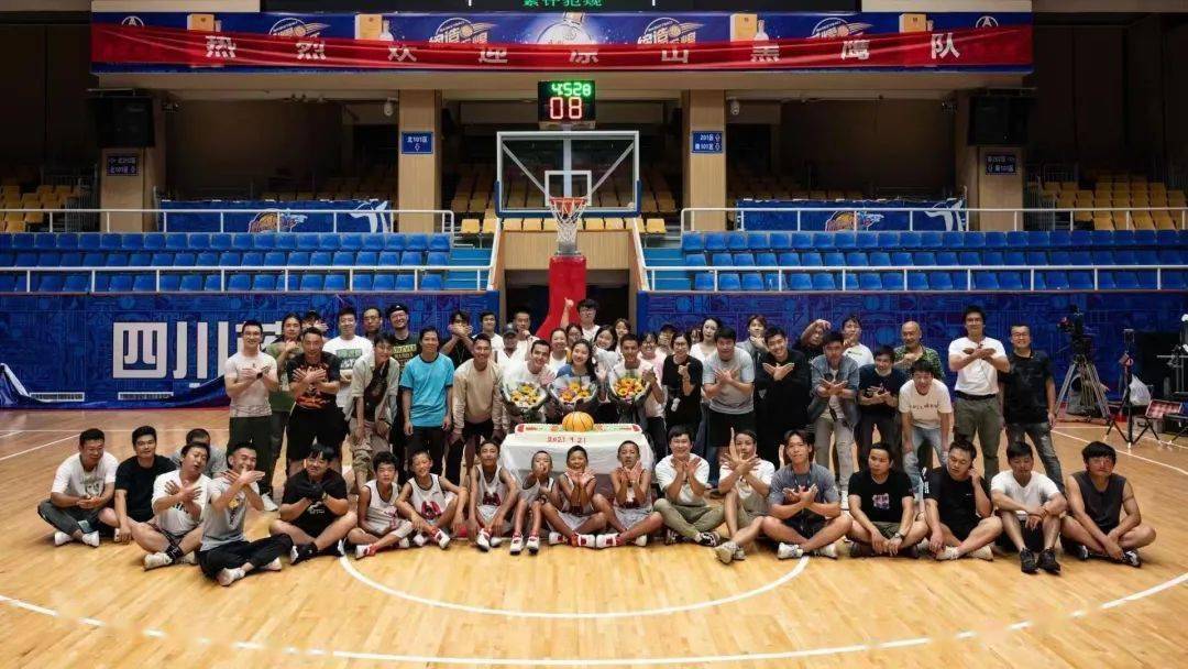 nba传奇球星艾佛森点赞凉山黑鹰队