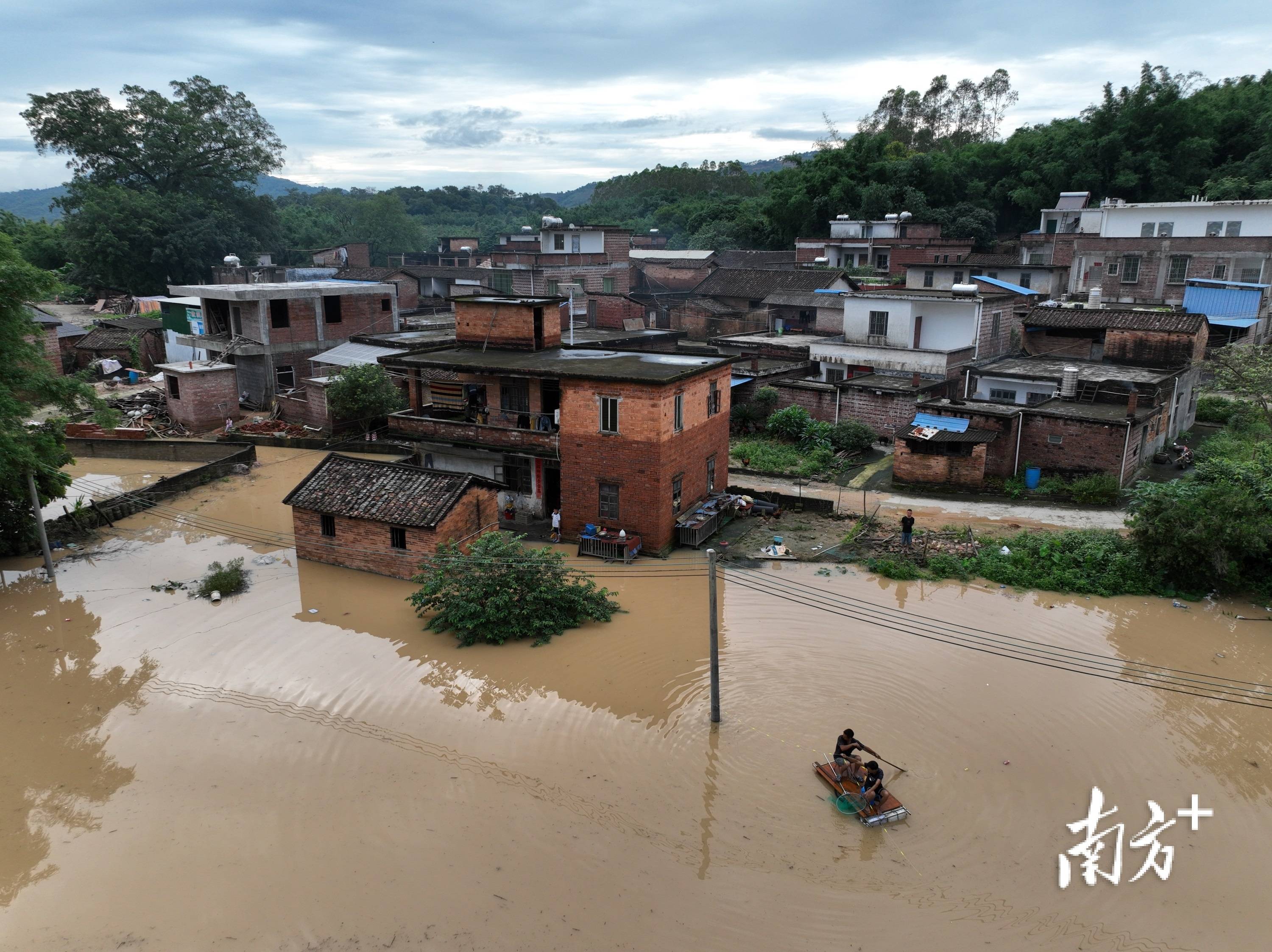图集丨粤北暴雨清远飞来峡镇旧岭下洞村被淹