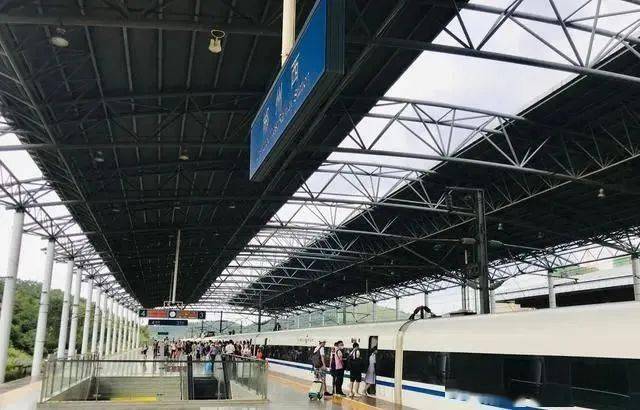 郴州火车站:●新增一对旅客列车,为深圳东——西宁z230/ z229次