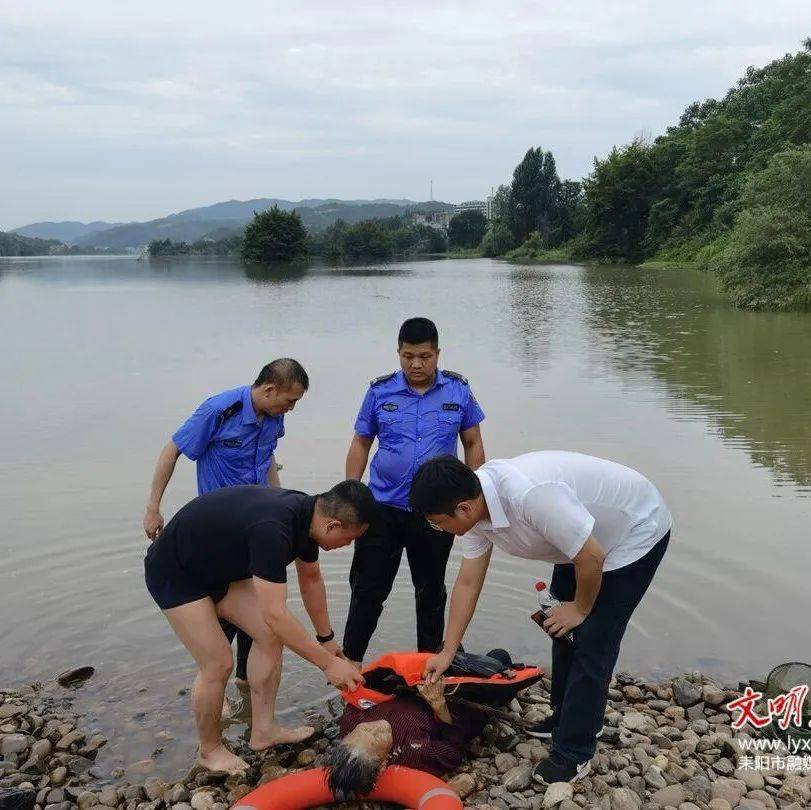 突发！八旬老人不慎落水 耒阳民警跳河紧急营救 梁晓智 肖栋魁 沈利伟