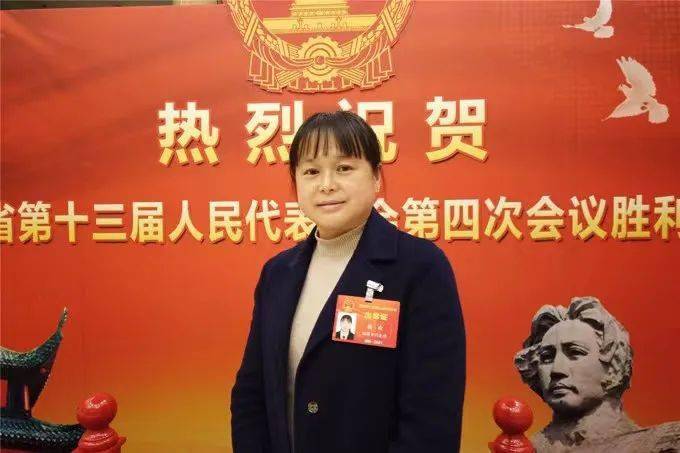 省人大代表谢瑜10年代表路深深为民情
