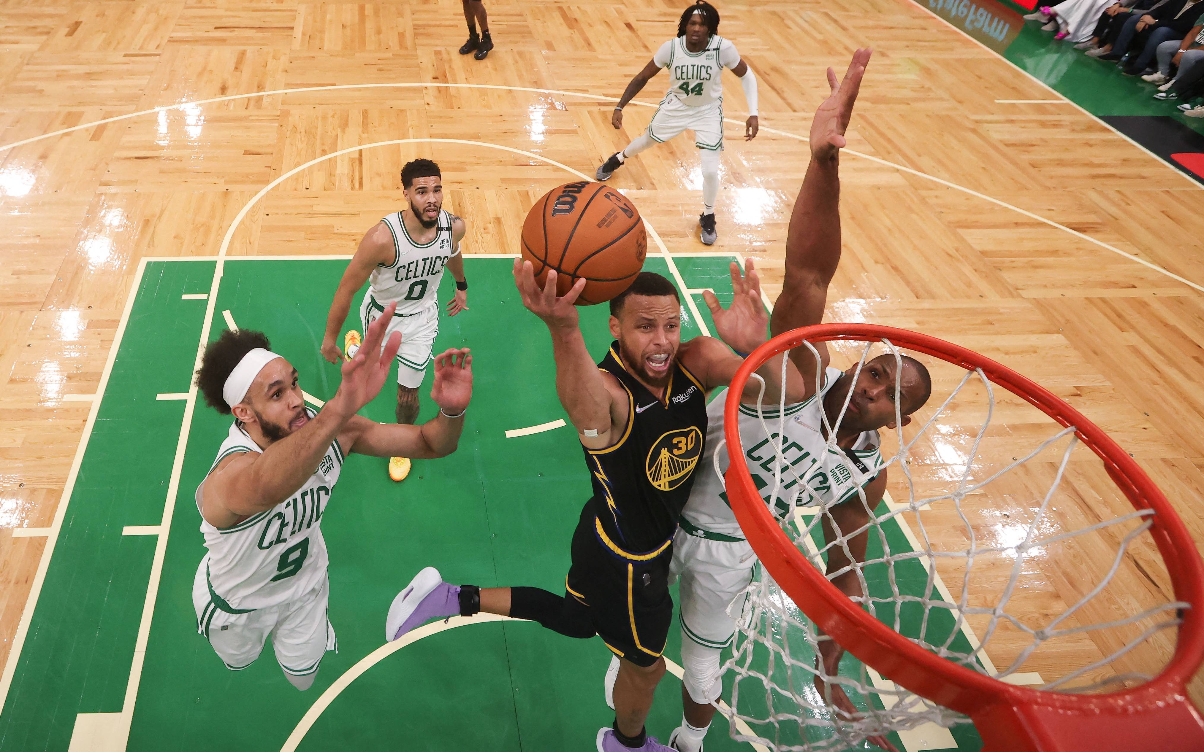 库里首获nba总决赛mvp,达成生涯荣誉大满贯_勇士队夺得nba总冠军_赛季