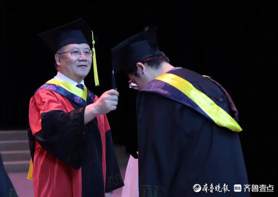 山东华宇工学院2022届毕业典礼暨学士学位授予仪式举行_毕业生_梁玉国