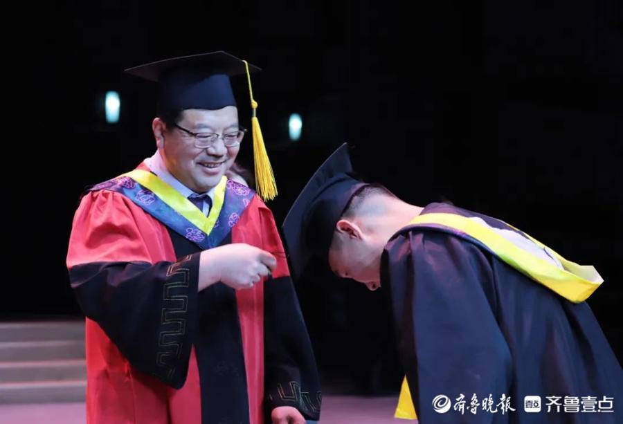 山东华宇工学院2022届毕业典礼暨学士学位授予仪式举行_毕业生_梁玉国