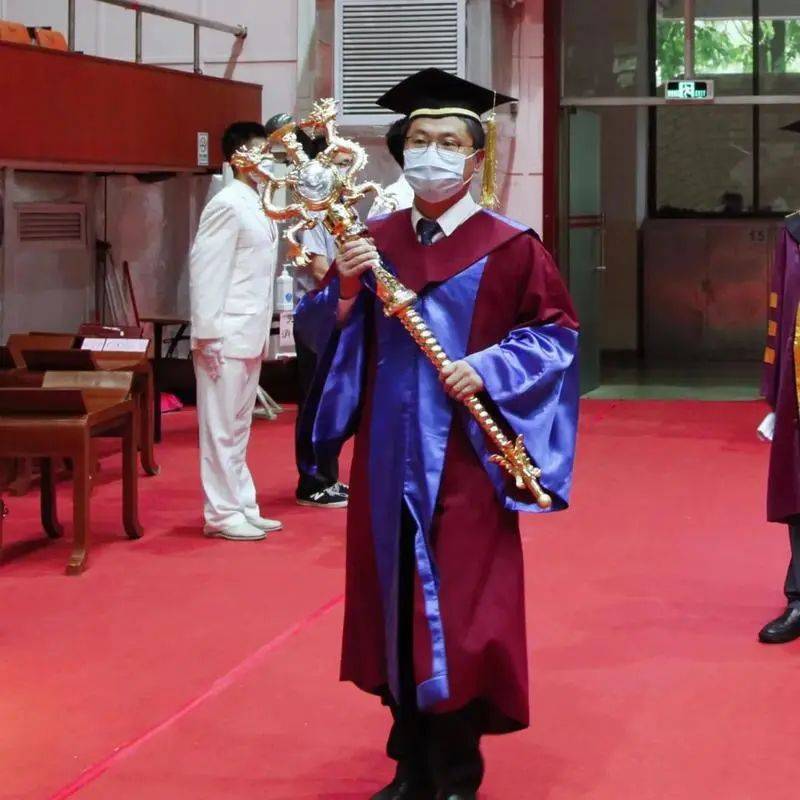 华南师范大学学术权杖在图书馆永久展示↓哈尔滨工业大学(深圳)新校区