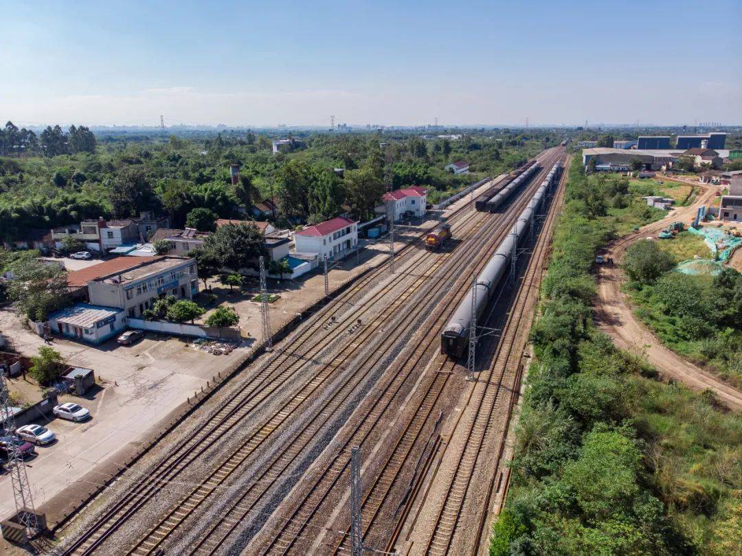 洪安乡站,位于四川省成都市龙泉驿区境内,是成都局集团公司主要危险