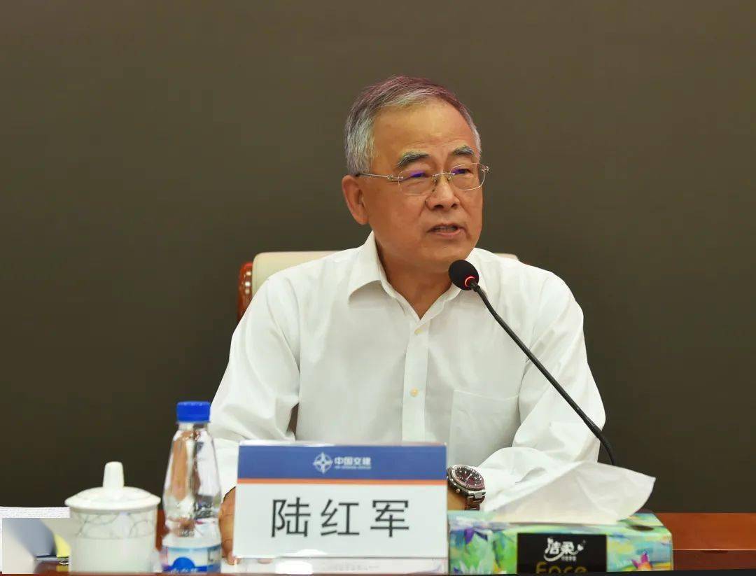 陆红军在致辞中表示,在百年未有的动荡变局,三重困境和进入新百年奋斗