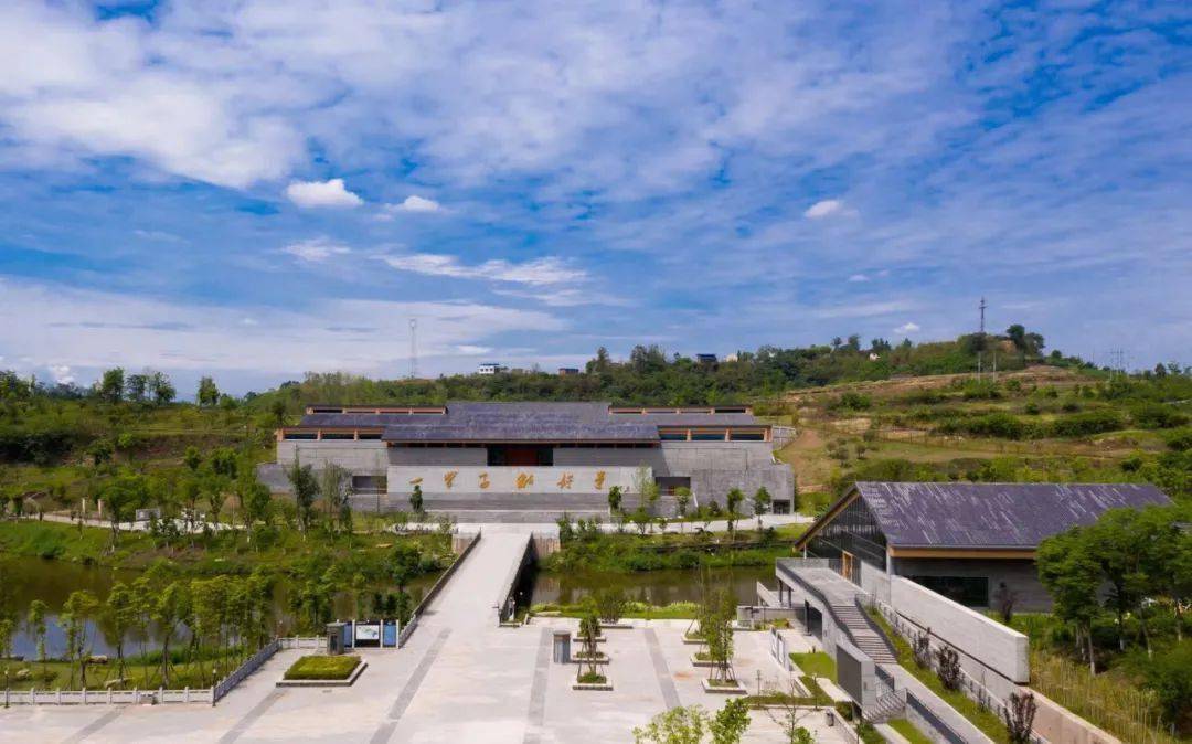 分为吴玉章故居陈列馆,公墓,树人苑三大部分,故居为全国重点文物保护