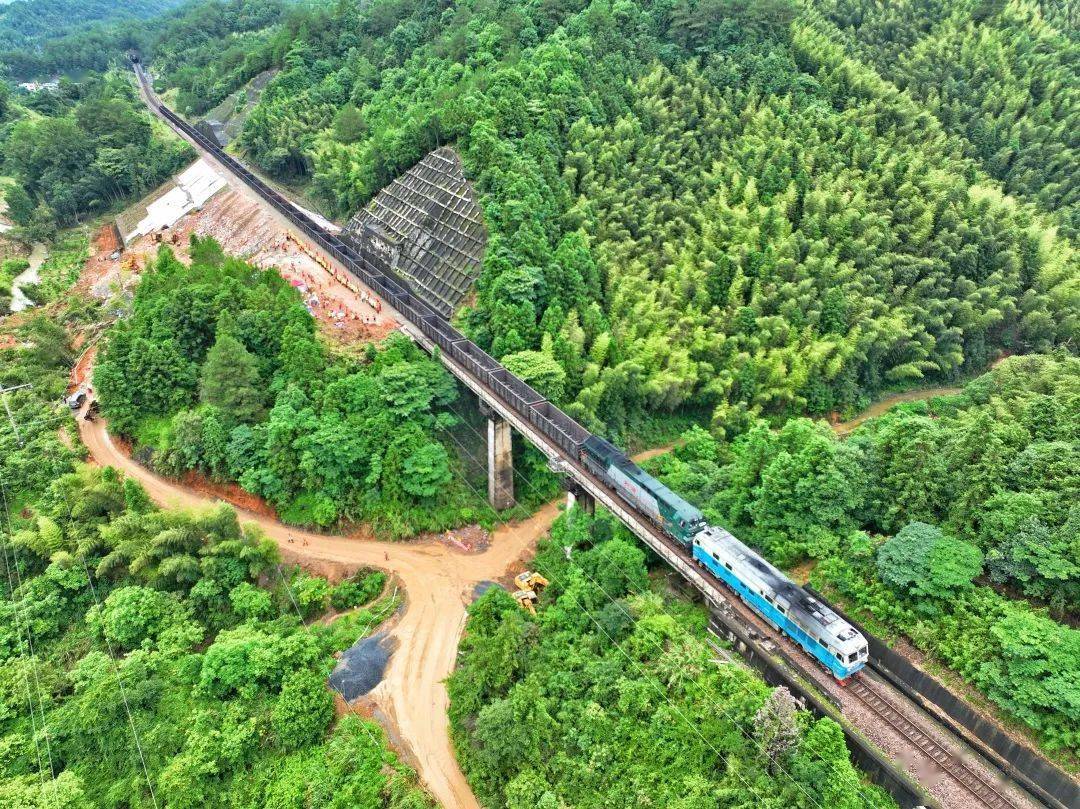昼夜奋战赣龙铁路今日恢复通车