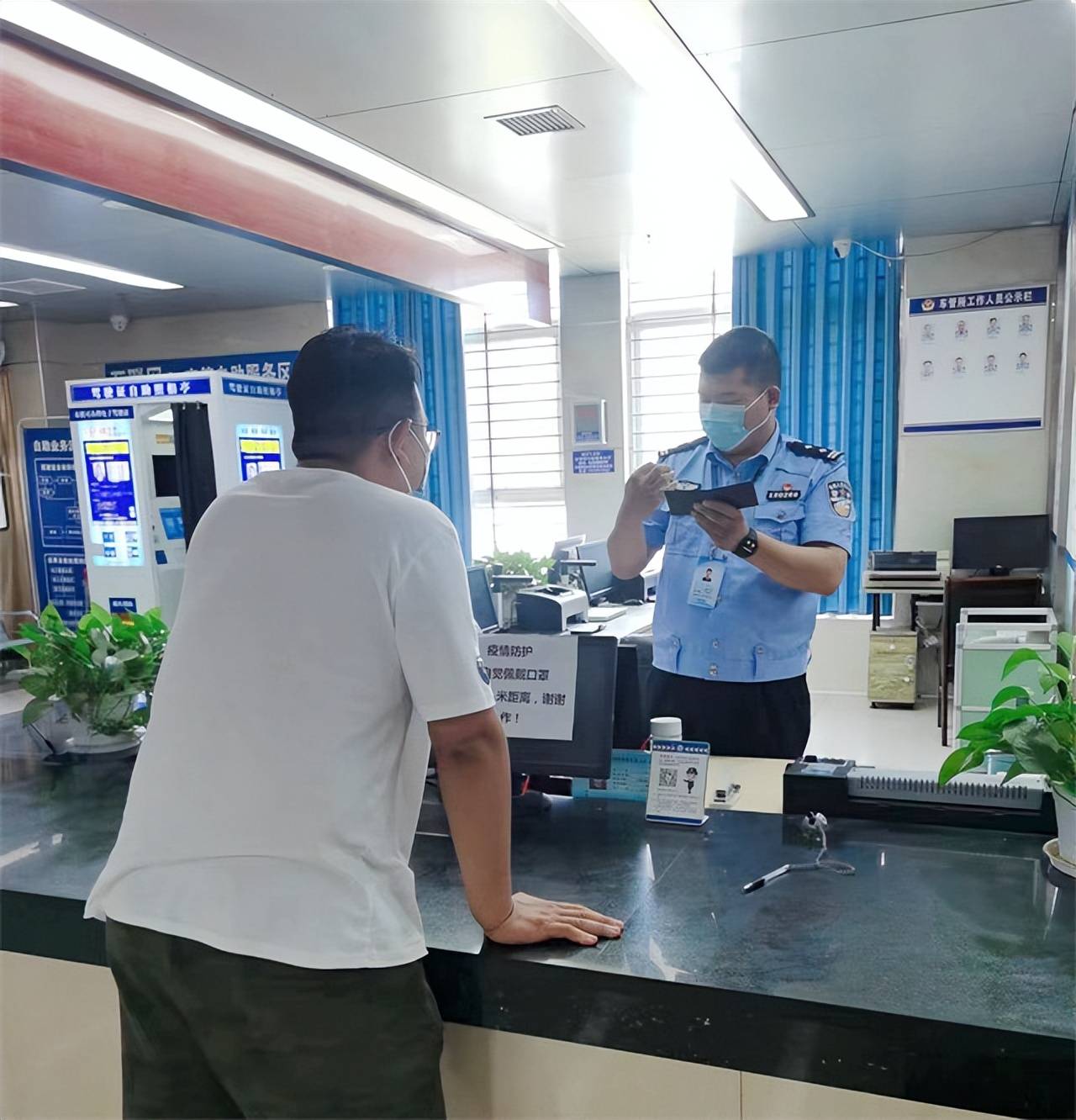 社旗县公安局持续开展一把手走流程活动推动办事流程优化窗口工作作风