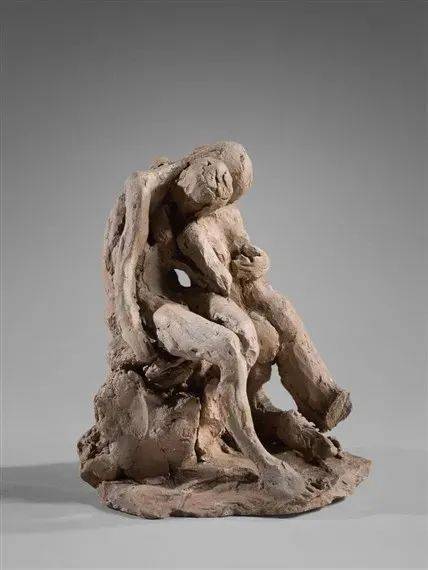法国雕塑家卡米尔·克劳德尔(camille claudel)出生于1864年,她以其