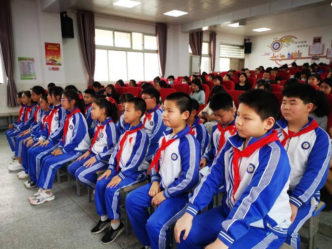 五红培根铸魂活动南康区逸夫小学五红活动照初心培根铸魂育红娃