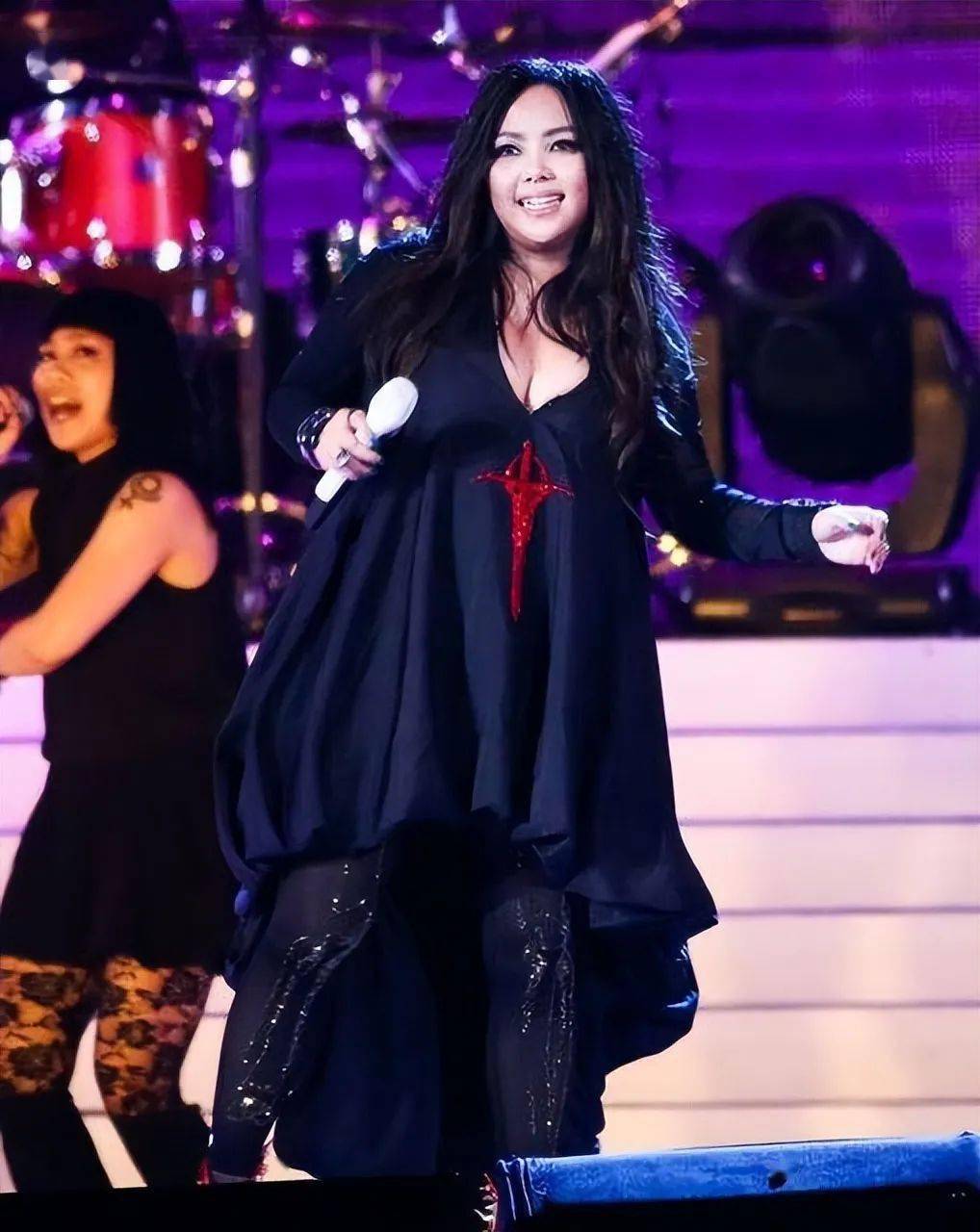 从2017年发行专辑《偷故事的人》之后,张惠妹至今为止只出过两首单曲