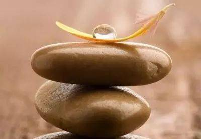 心静;事如石,石若事,事从心生,石由天降;欲成事,先成石,是为心若磐石