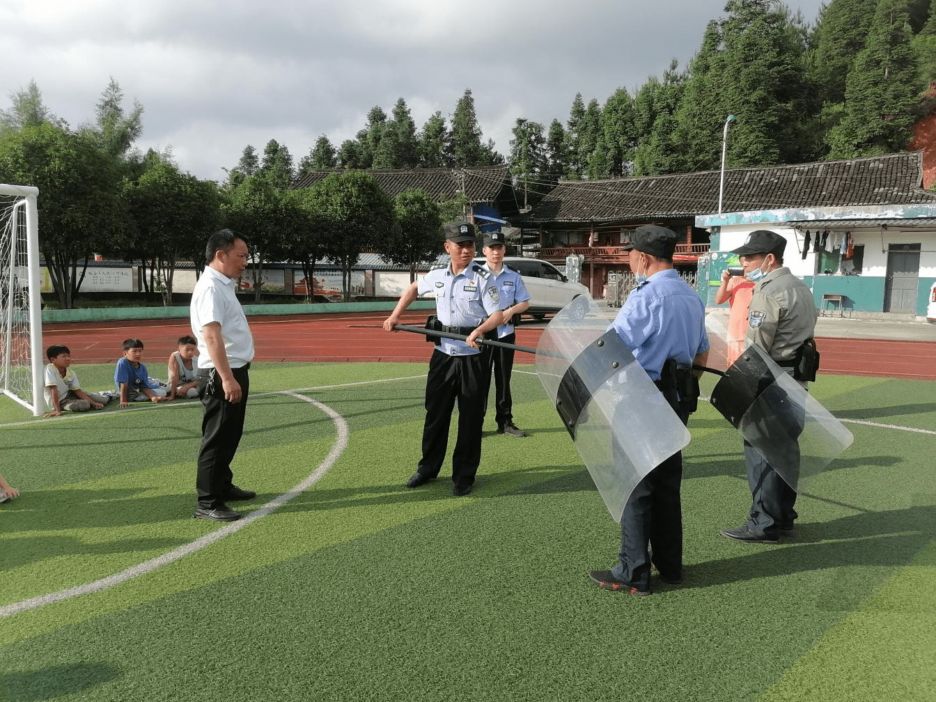 丹寨县雅灰乡禁毒宣传进校园反恐防爆保平安