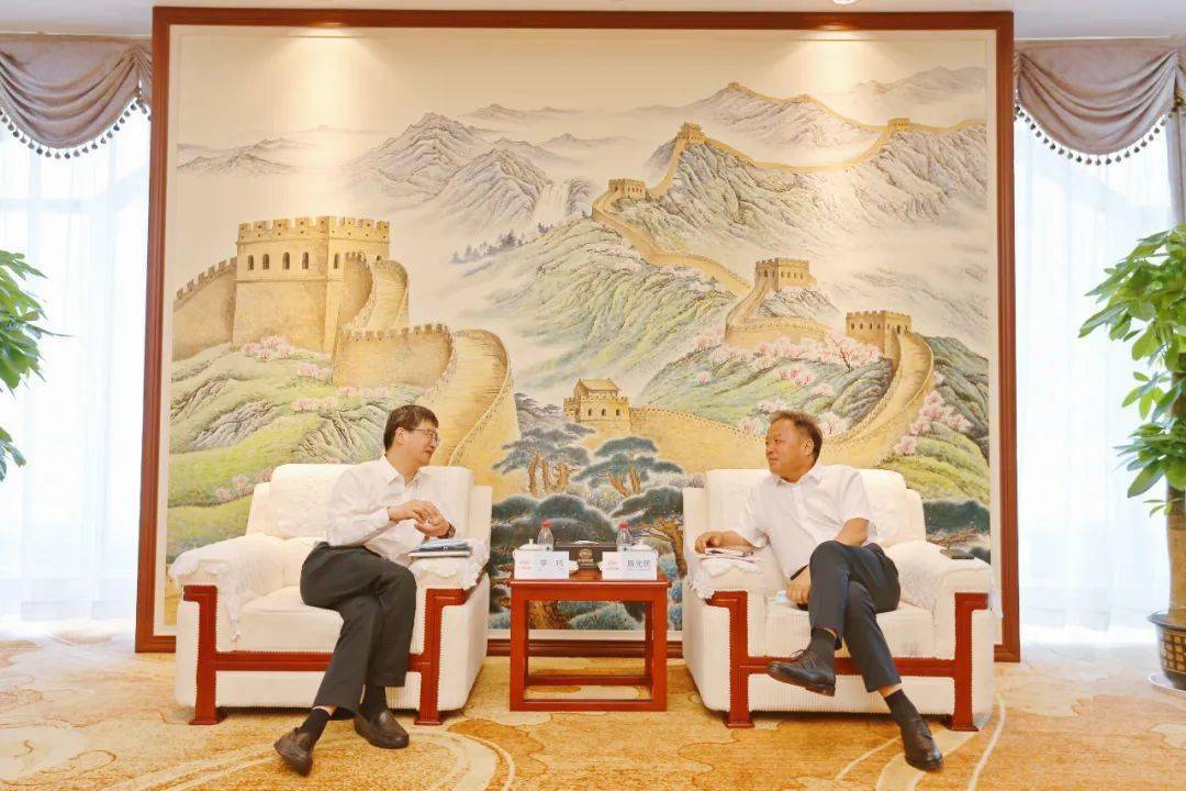 周光民与国家开发银行上海分行副行长李玮会谈