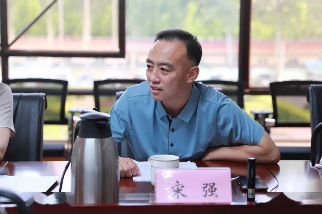 区水务局副局长宋强及相关科室负责人,温泉镇党委副书记,镇长余新星