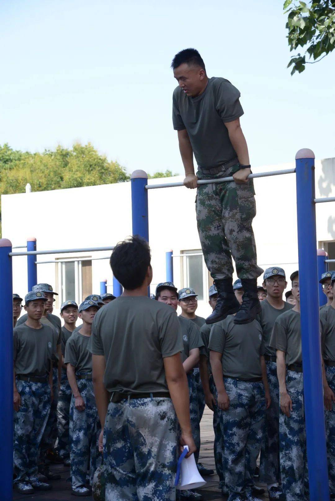 大学生军事训练