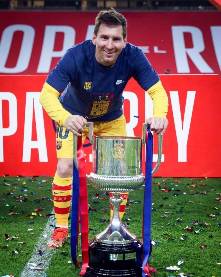 巴萨为梅西庆生,晒梅西在巴萨历年经典照片_欧超_ins_西超