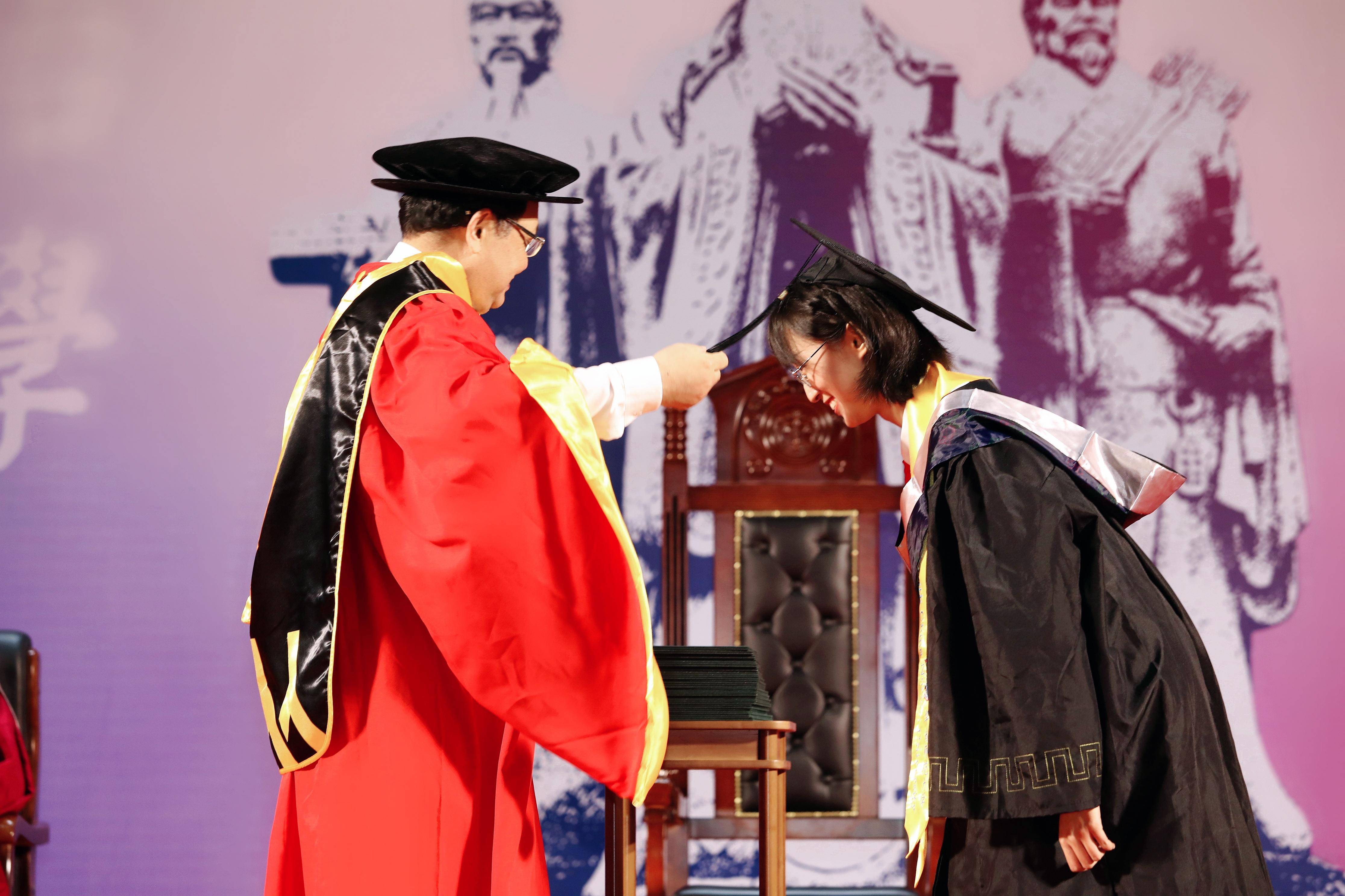 拨穗正冠定格美好华师113模式毕业礼仪式感满满