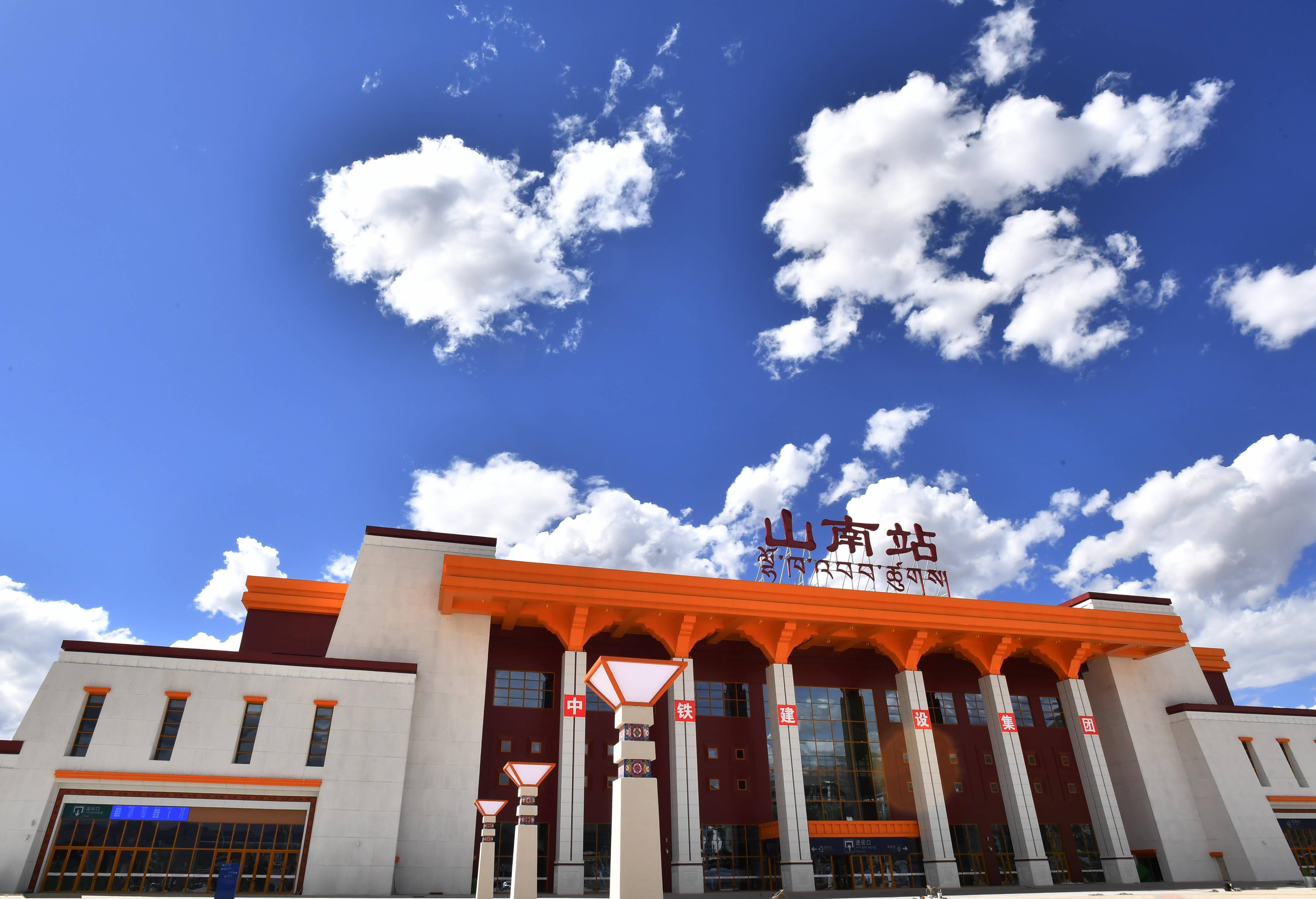 拉林铁路迎来通车一周年