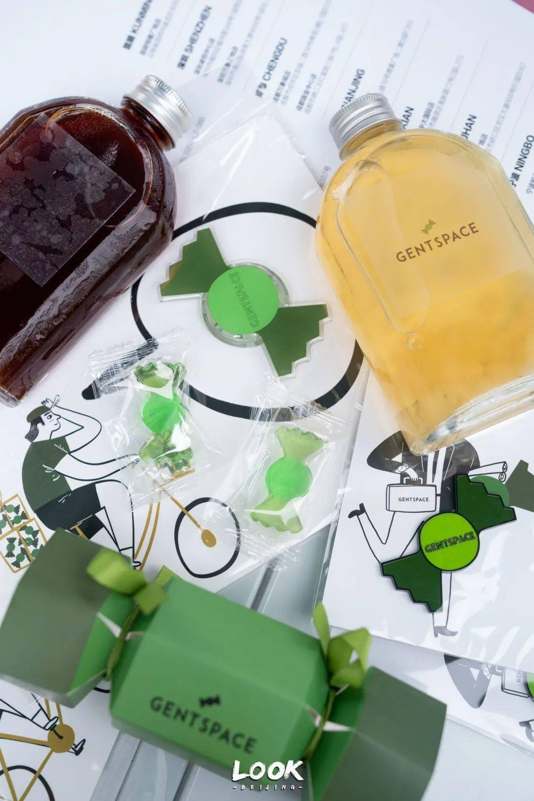 一站,轻松营造时髦感随意走过,按下快门横图拍下gentsapce糖宝标识来