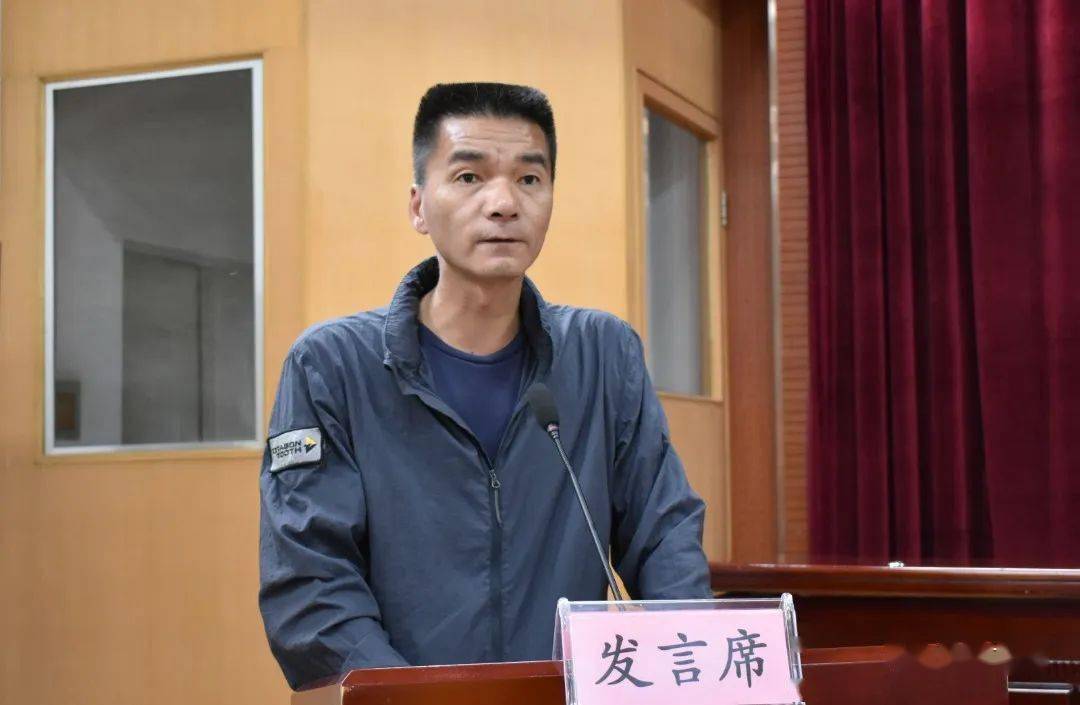 会上,县领导廖勇,李富平,董皎,周立彬,何跃坤就分管领域主要经济指标