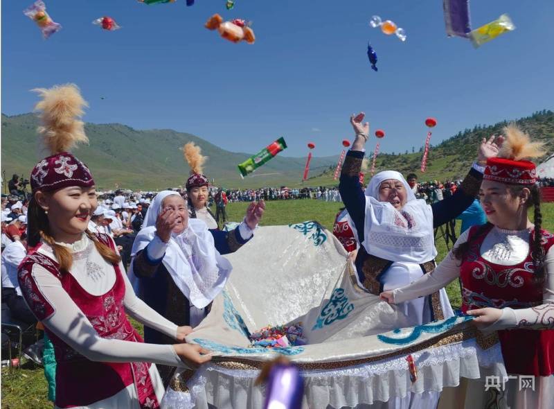 新疆喀纳斯文化旅游周活动开幕