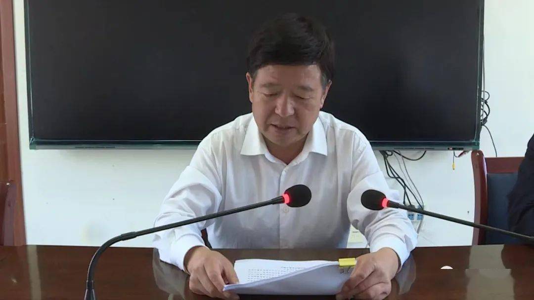 李讲科在西寨镇宣讲省第十四次党代会精神