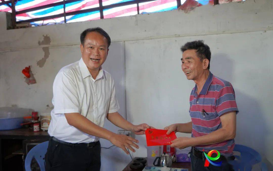 陈跃庆走访慰问党员代表并为基层党员讲授专题党课