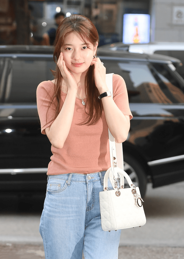 国民初恋裴秀智真是太甜了一身穿搭少女感十足27岁状态真不错