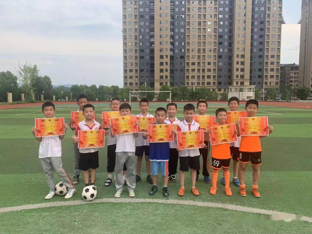 快乐成长精彩无限彭泽县鹿鸣小学2022年春季社团兴趣班结课了