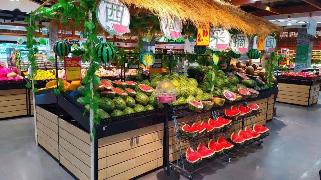 西瓜大堆头陈列西瓜对半切开陈列西瓜切片陈列陈列提示:1,应季商品