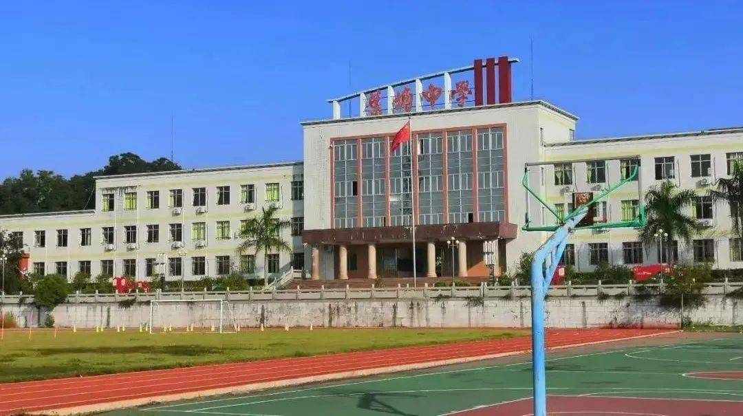 兴宁这间中学考上重点6人本科37人