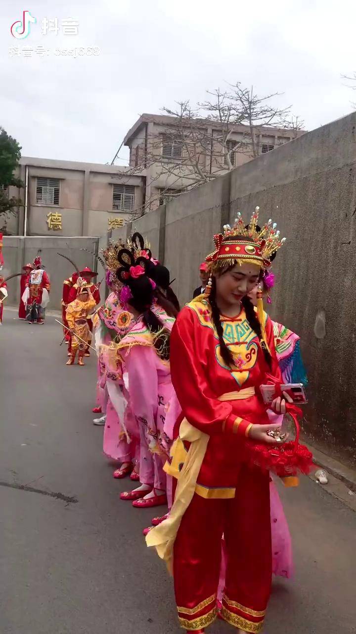 惠來前詹大熱鬧哦民俗文化前詹鎮潮汕女孩抬標旗花籃祈福潮汕人有多