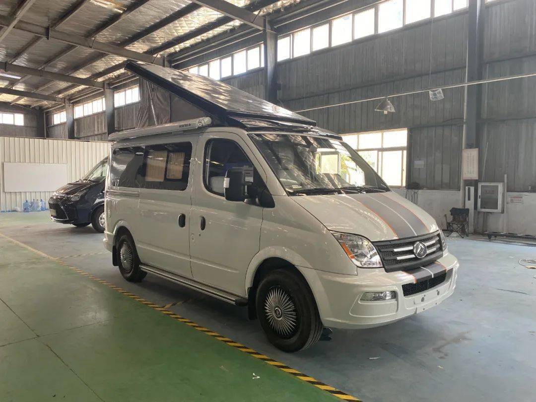 71成都西博城室内房车展1588万能买到升降顶b型房车嘛搏创房车表示没