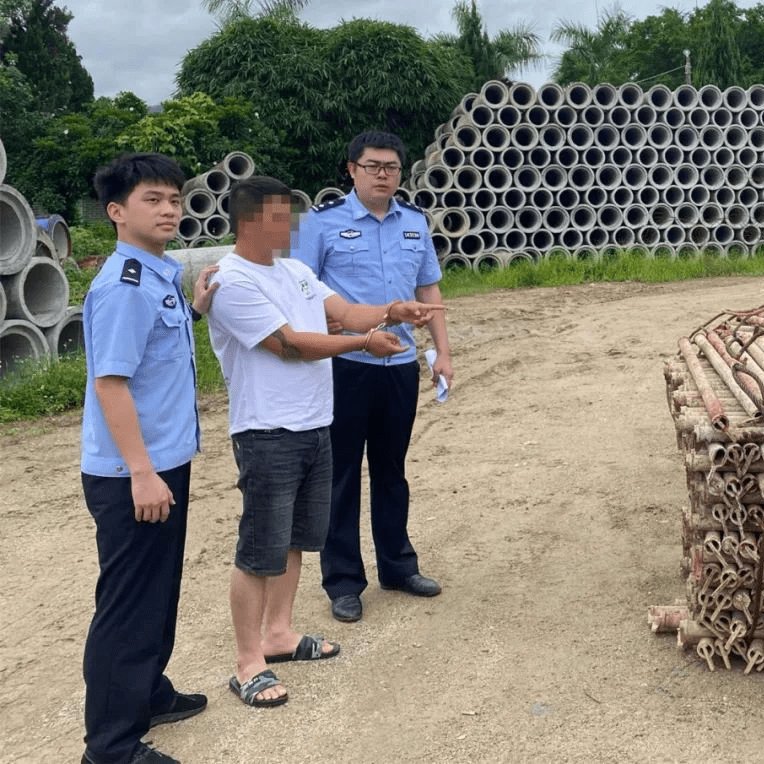 汕尾警方带嫌犯指认现场_海丰_工地_王某国