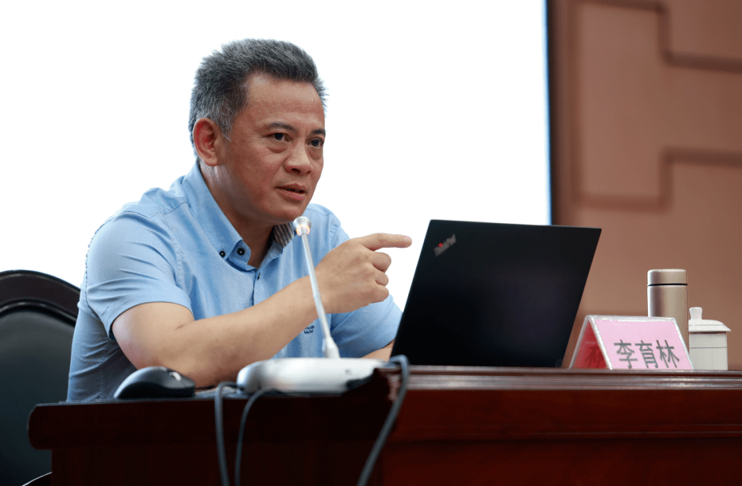 重温百年光辉历史6月24日,番禺区政法委书记李育林同志一行,走进南村