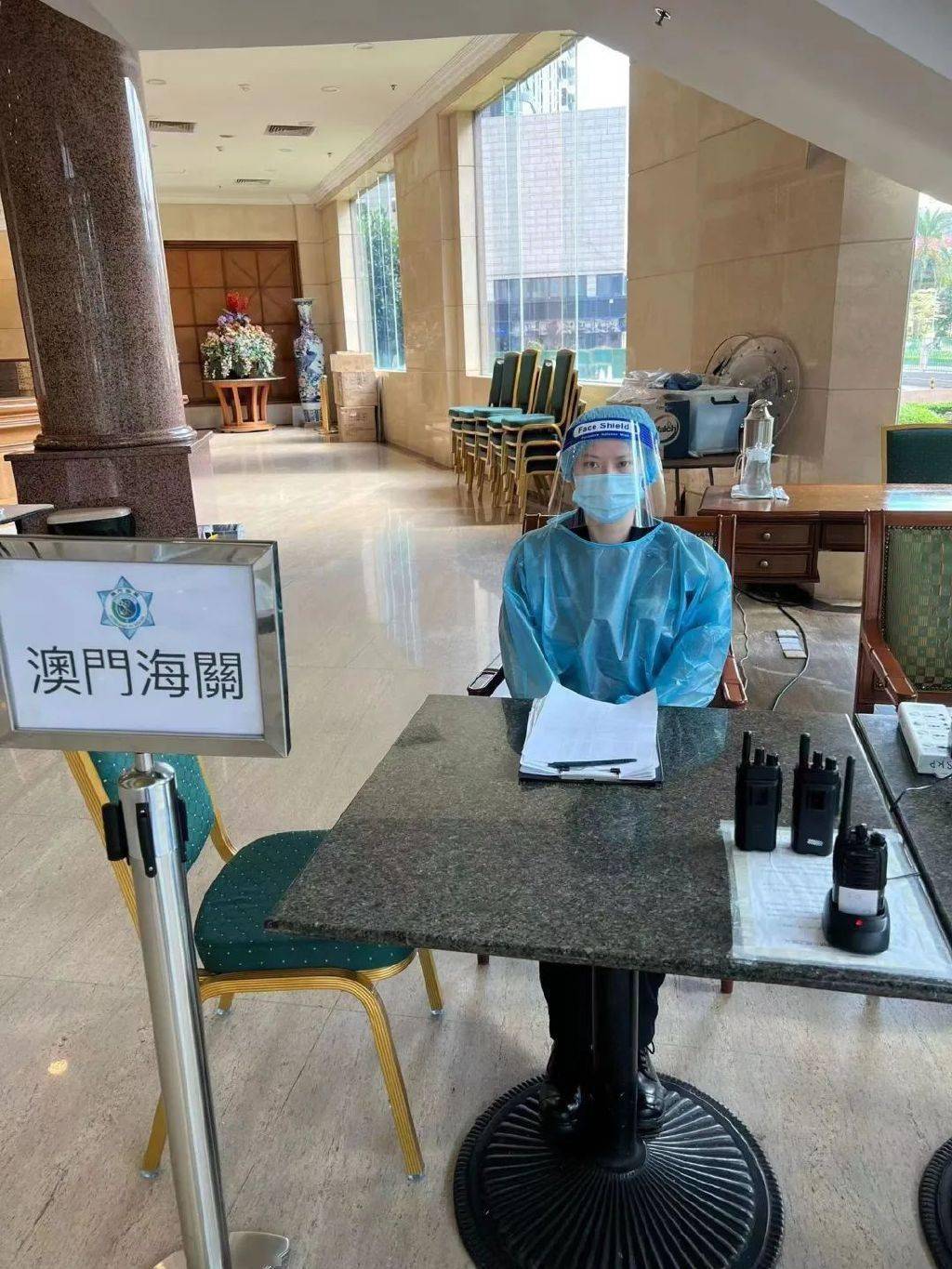 医学观察酒店,隔离酒店及方舱医院,严格监管进出人士,确保澳门防疫