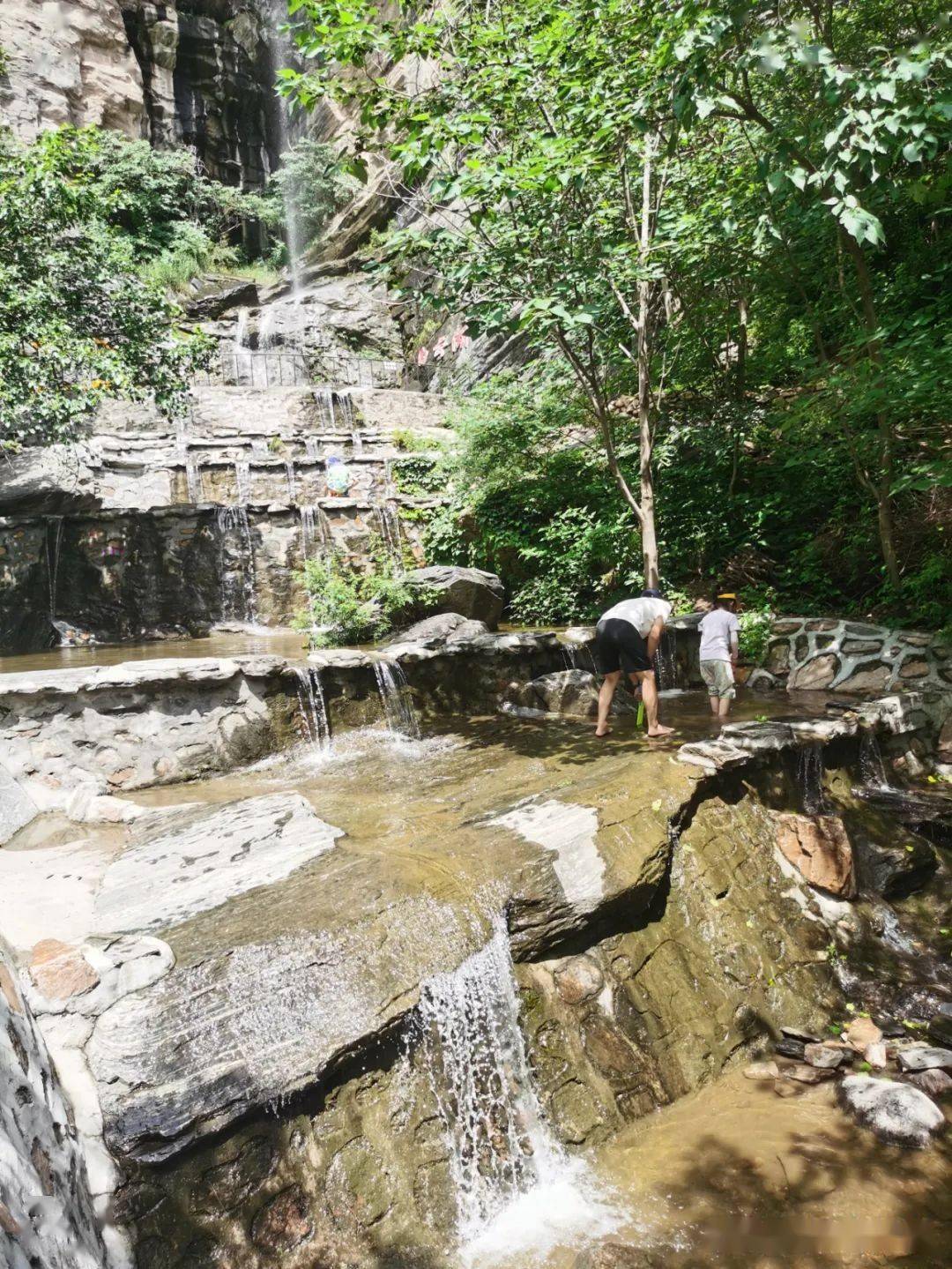 打卡新晋网红捧河湾_风景区_水潭_游客