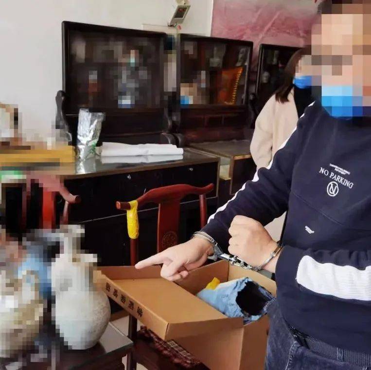 内蒙古打掉4个盗掘辽代古墓葬的团伙 起获200多件被盗文物_库伦旗_盗墓_文玩