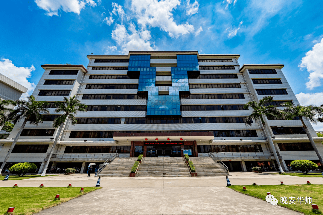 大学城校区左右滑动查看更多照片南海校区左右滑动查看更多照片汕尾
