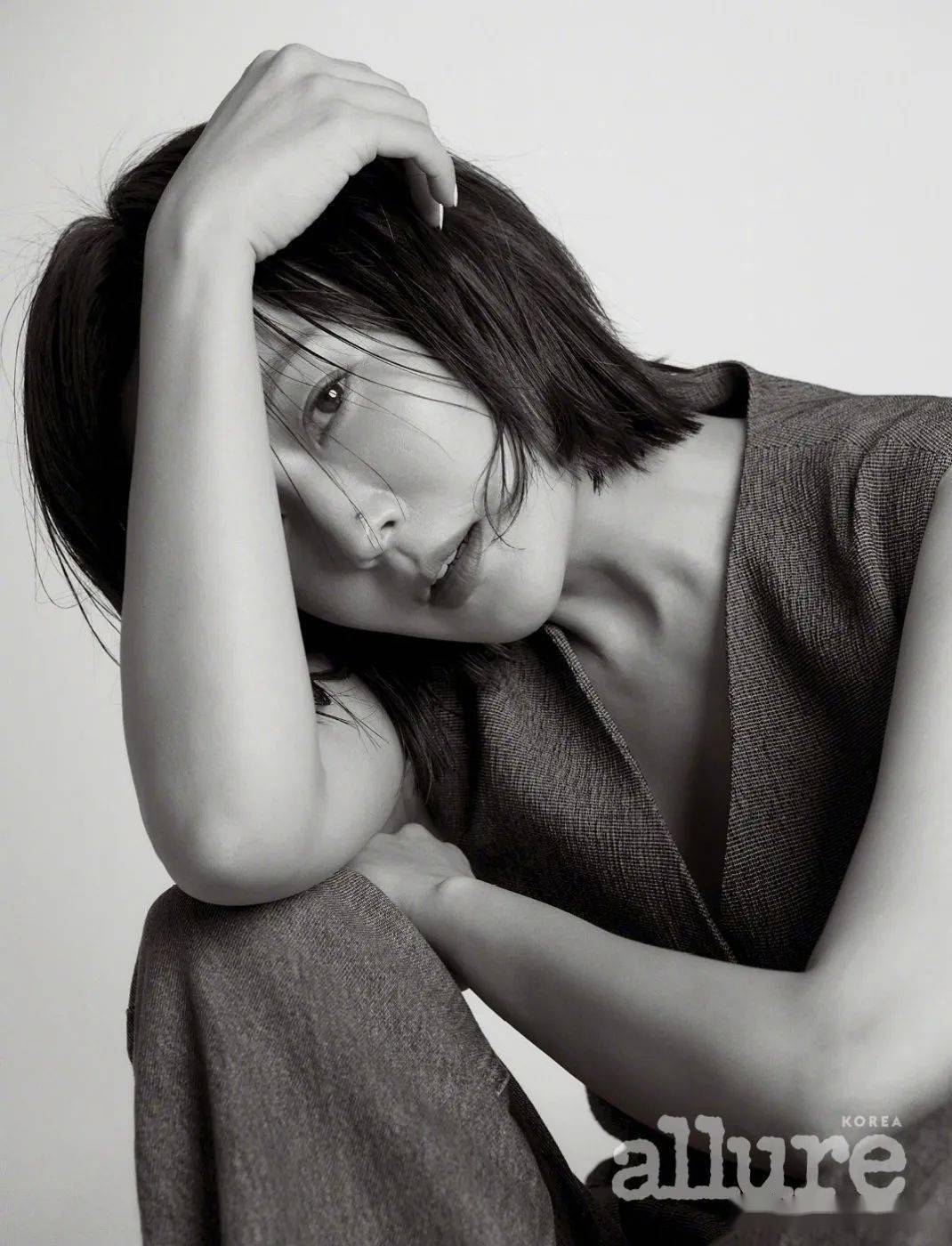 韩国女星金喜善allure杂志封面大片女王气场强大