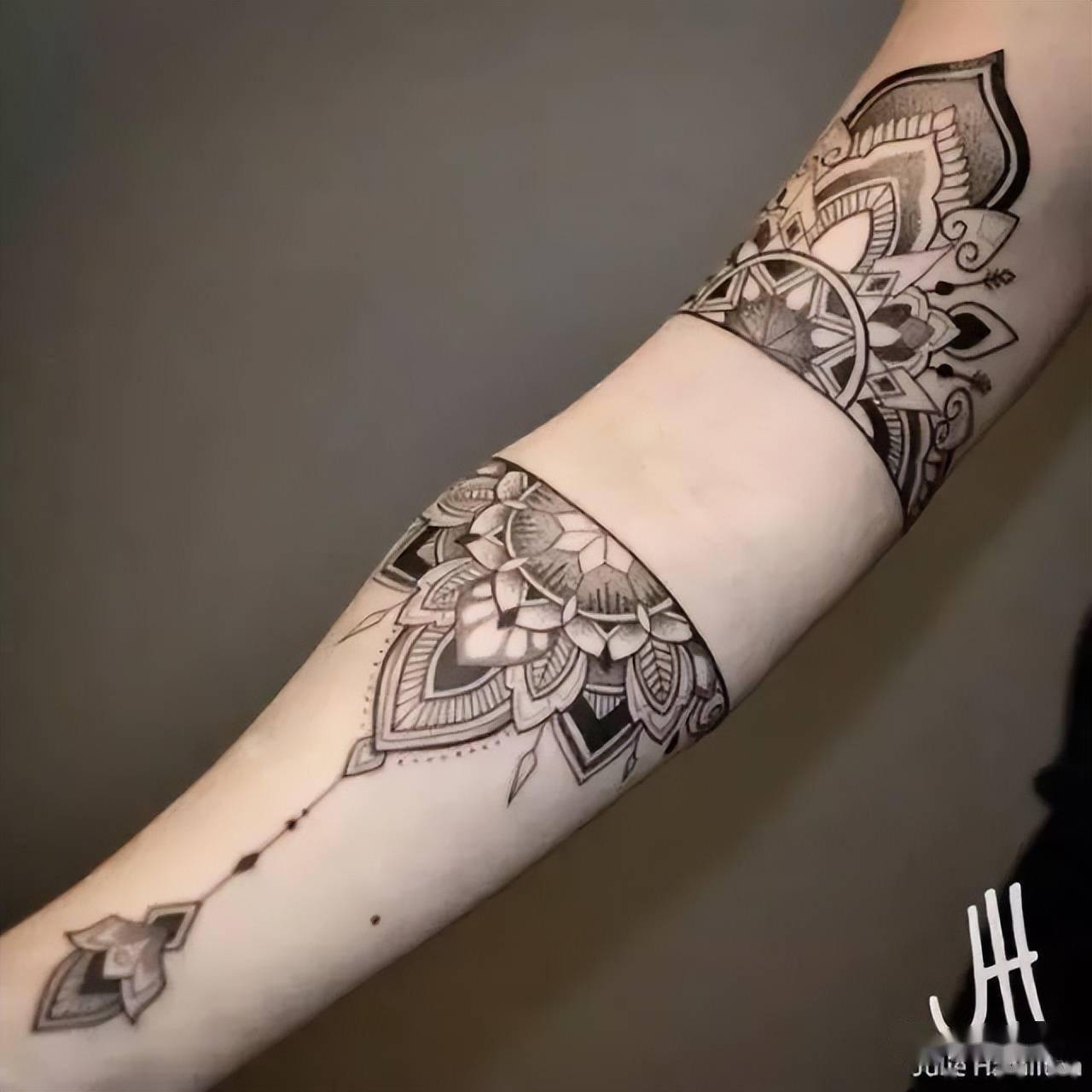 or曼达拉融通内摄的禅圆用以表达宇宙真实万象森列所做的万象森列